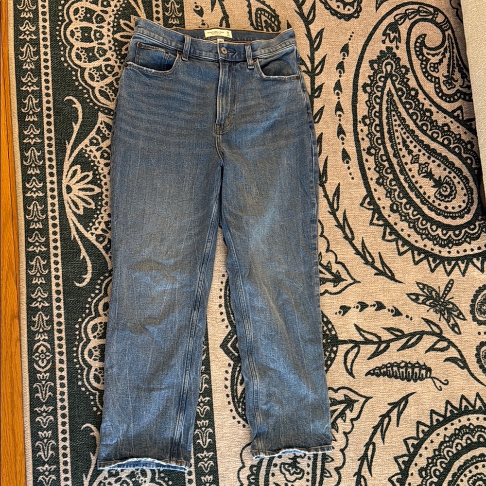 Abercrombie & Fitch | The Ankle Straight Ultra High Rise (Curve Love) | Size 29